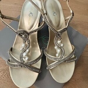 Adrianna Papell Alessandra Gold Wedge Sandals Pearl Rhinestone 8.5